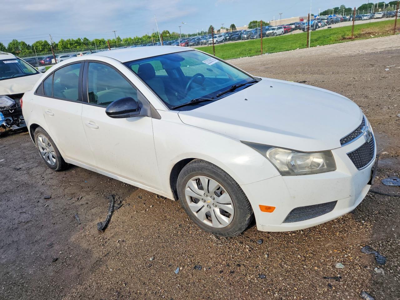 2014 Chevrolet Cruze Ls - Image 4