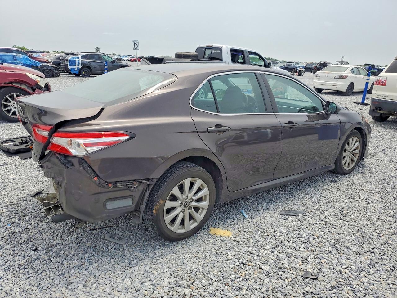 2018 Toyota Camry Le - Image 3