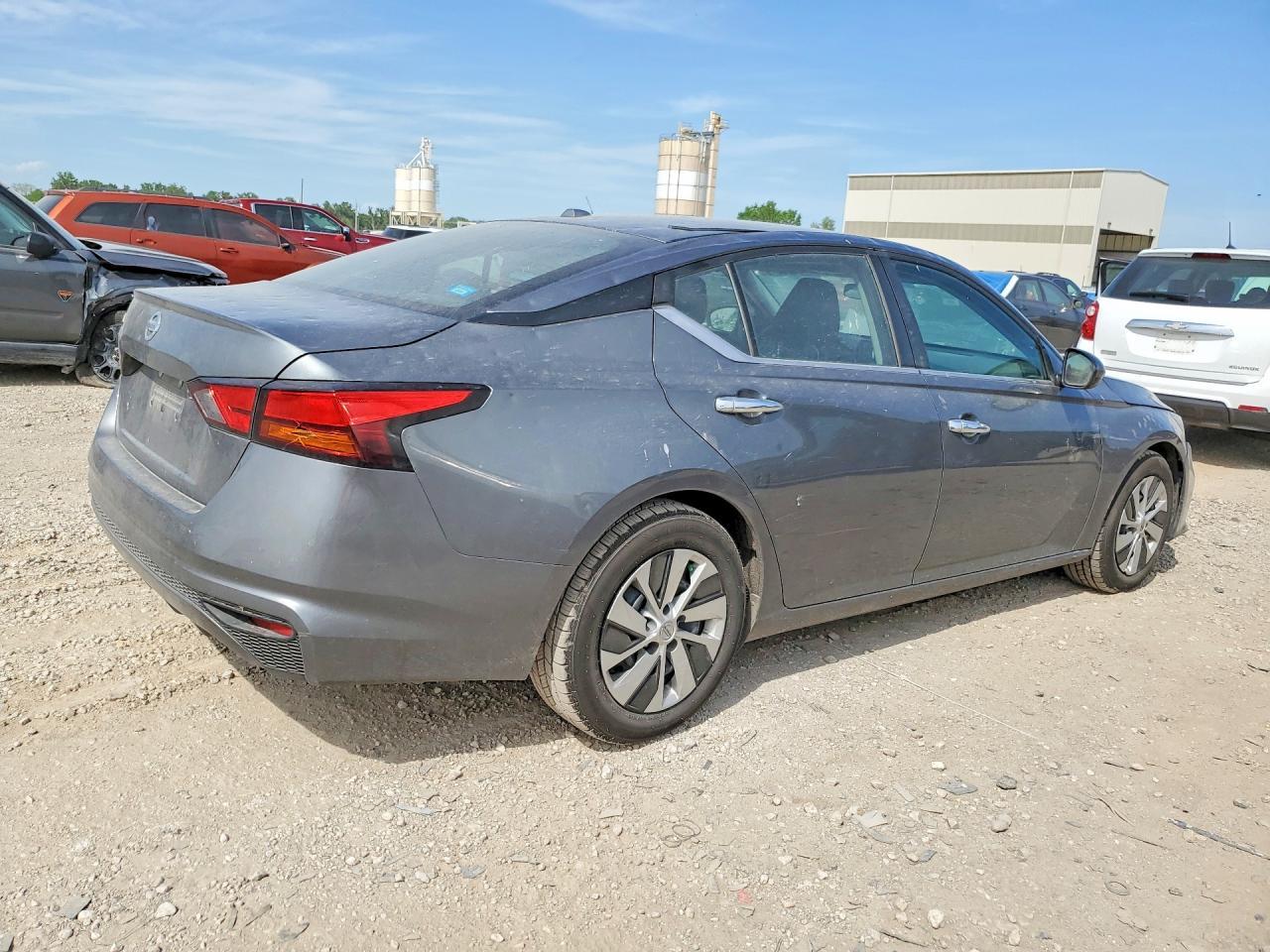2020 Nissan Altima S - Фото 3