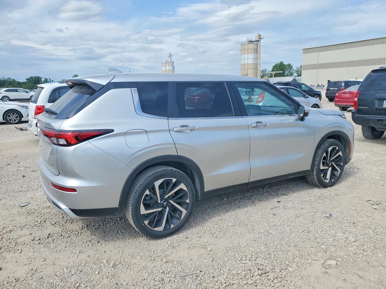 2023 Mitsubishi Outlander Se - Фото 3