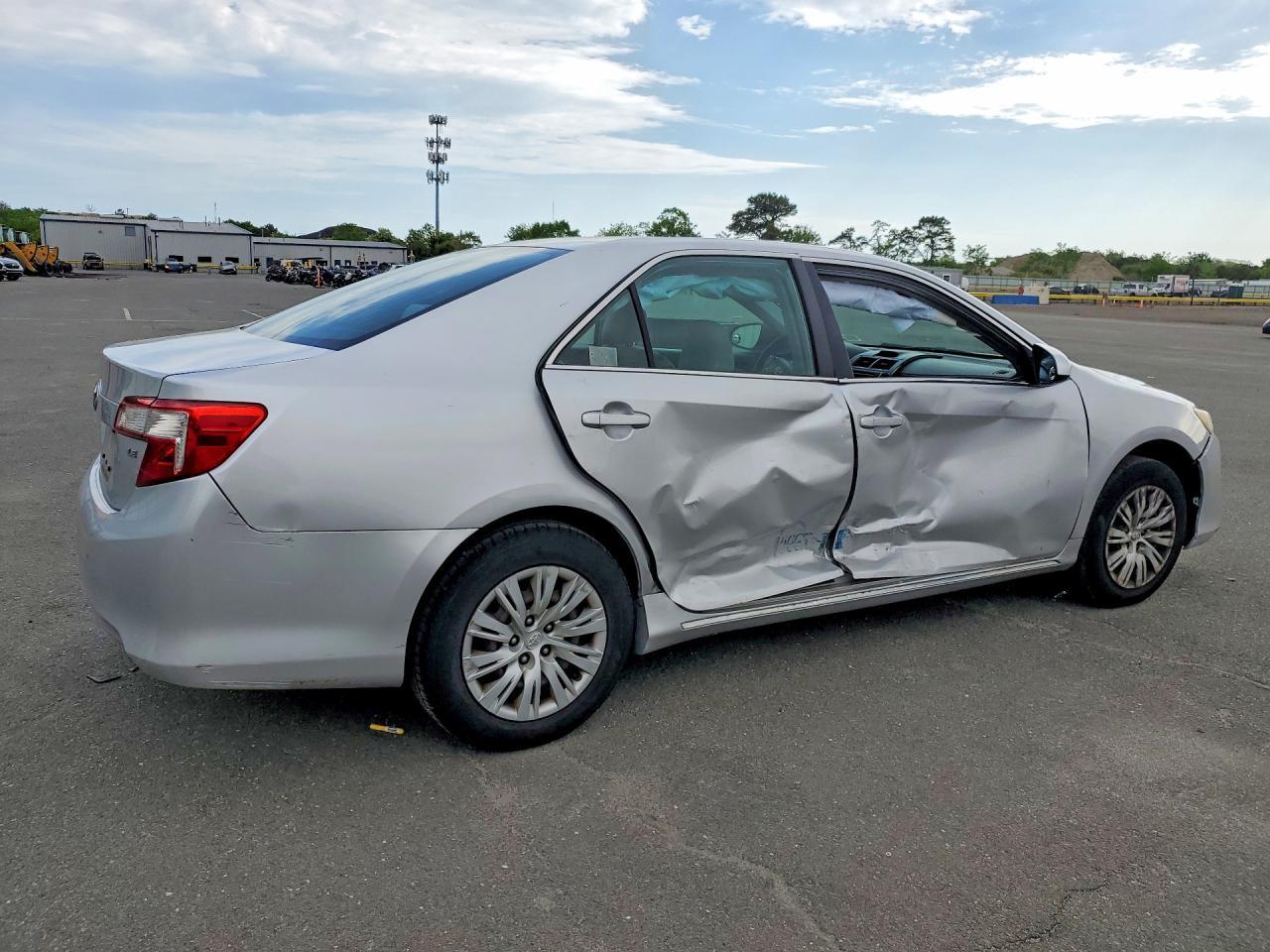 2012 Toyota Camry Le - Фото 3