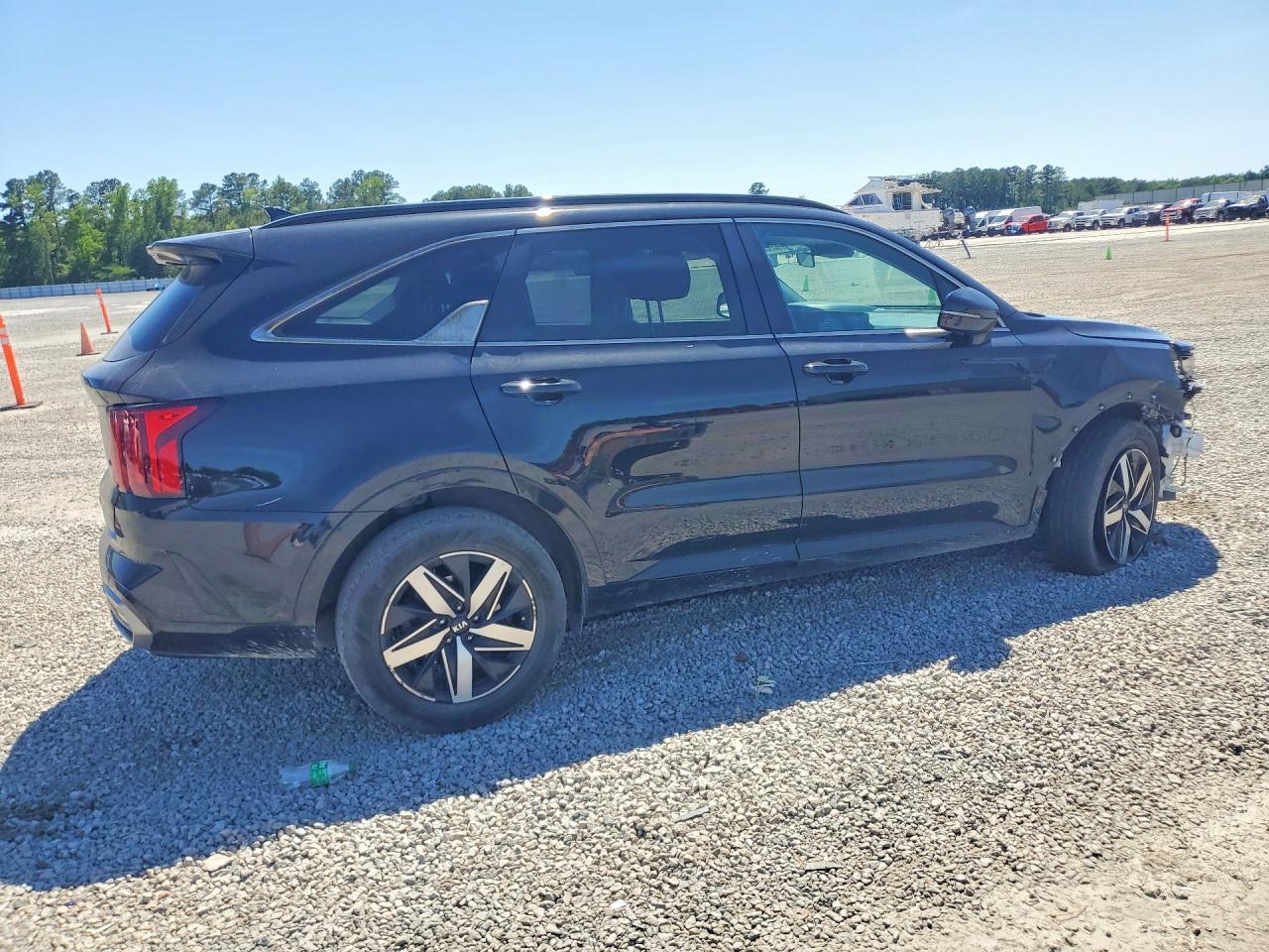 2021 Kia Sorento S - Фото 3