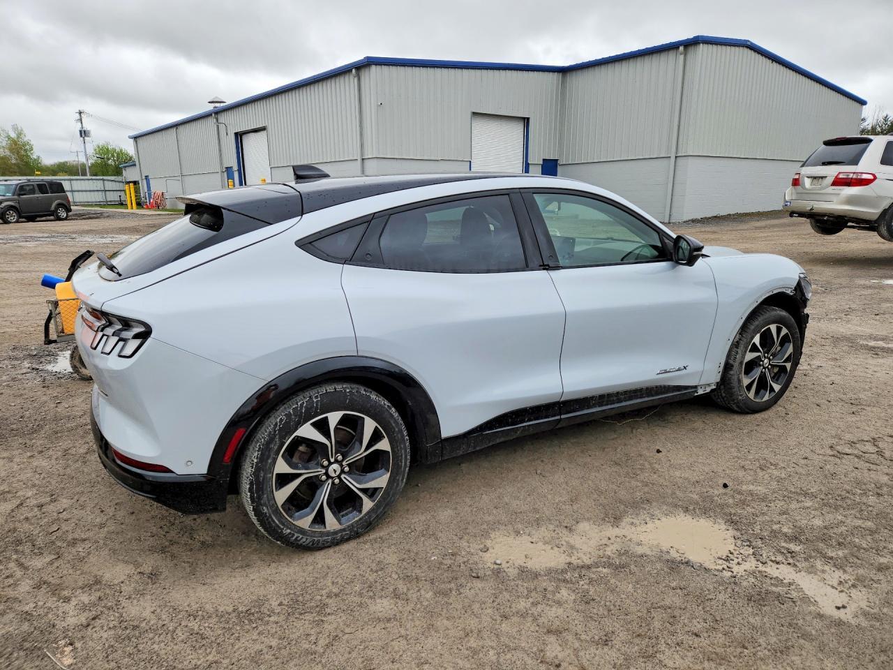2021 Ford Mustang Mach-E Premium - Фото 3