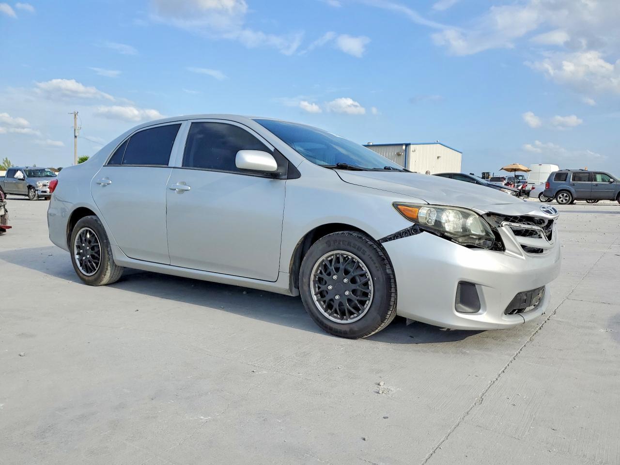 2013 Toyota Corolla L - Фото 4