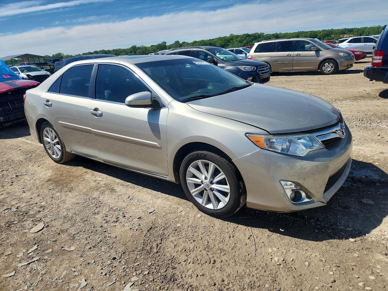 2013 Toyota Camry Xle - Image 4