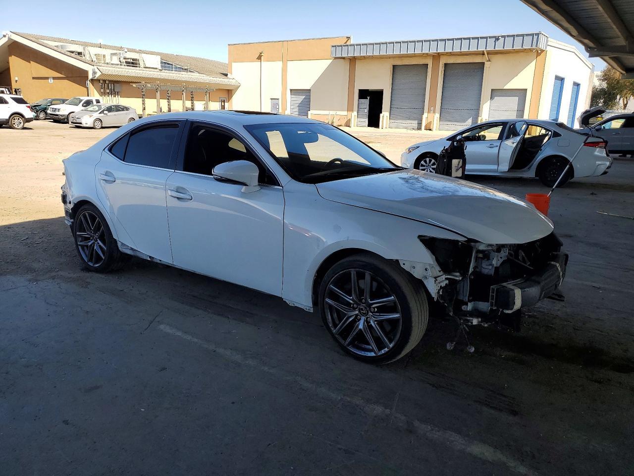 2016 Lexus Is 200T - Фото 4