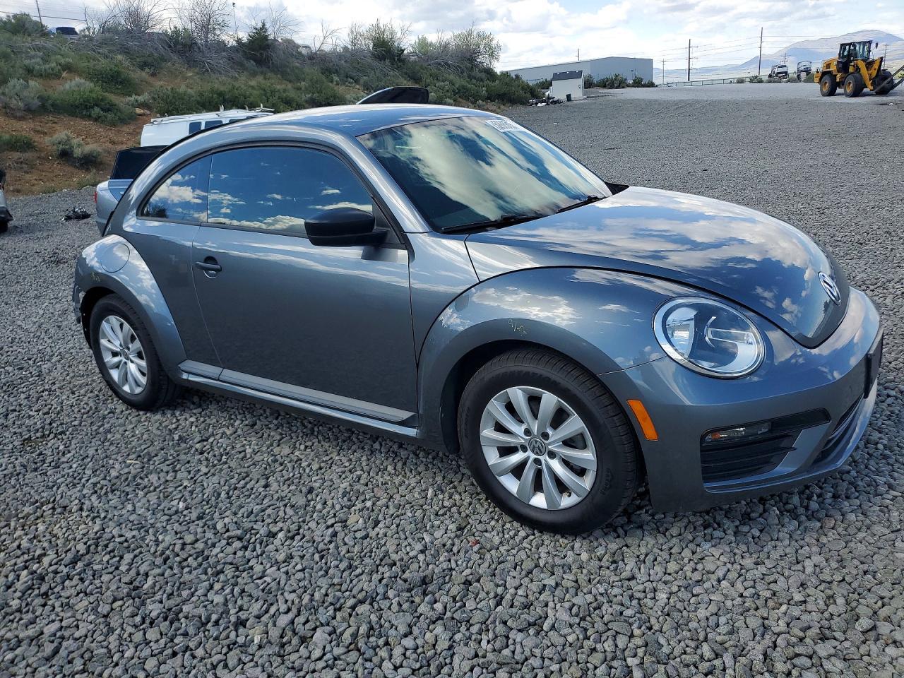 2017 Volkswagen Beetle 1.8T - Фото 4