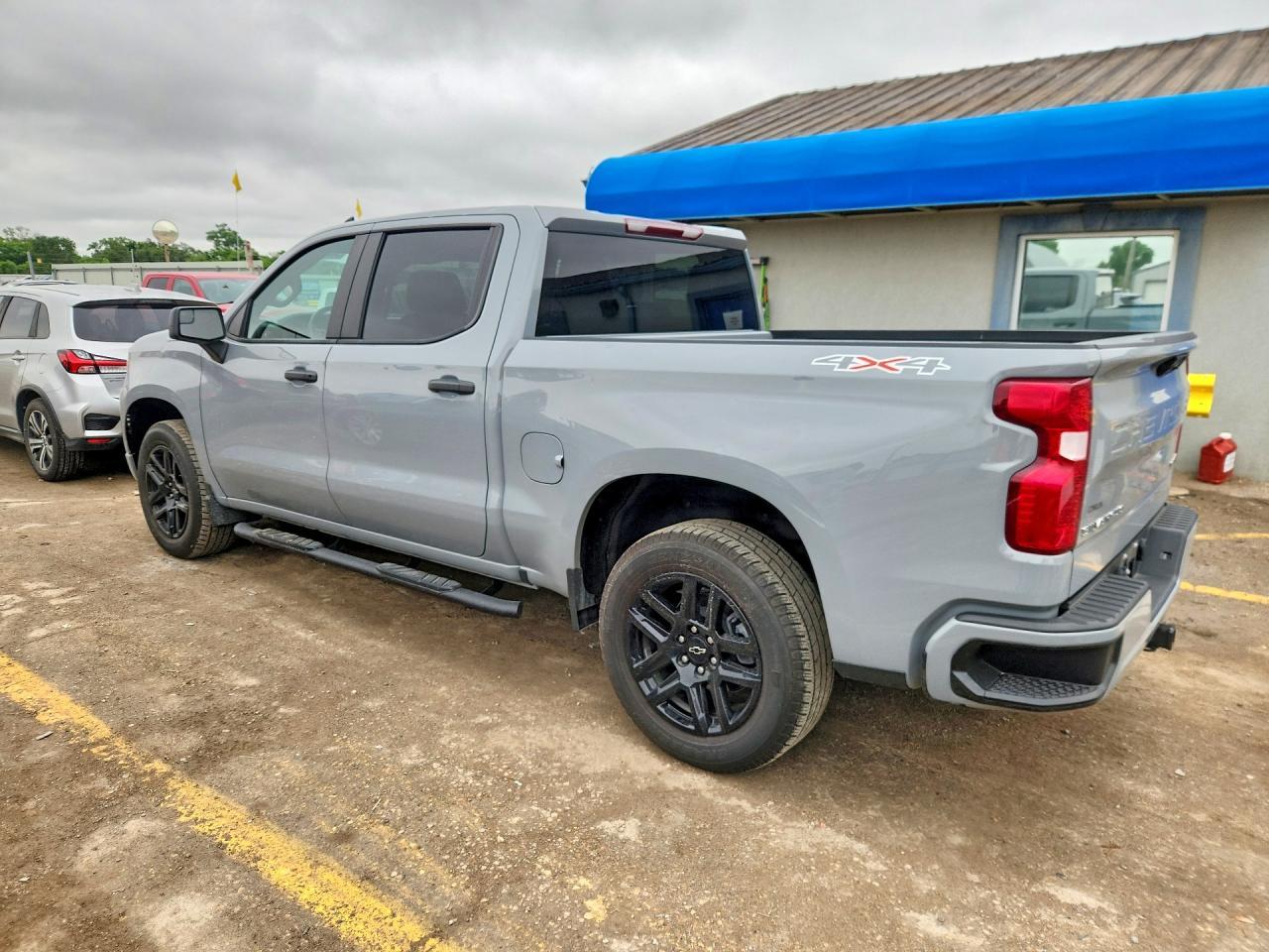 2024 Chevrolet Silverado K1500 Custom - Фото 2