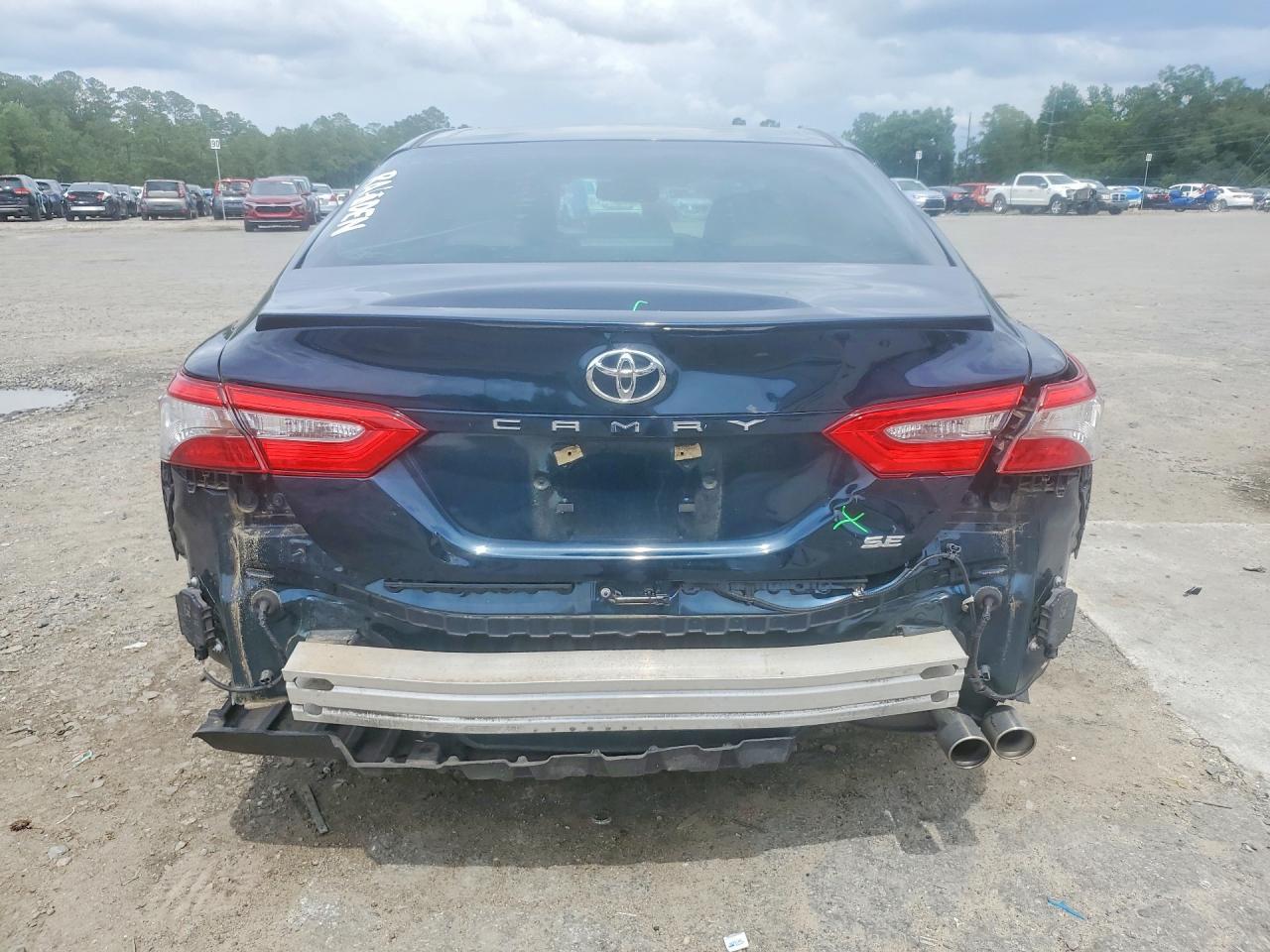 2018 Toyota Camry Se - Image 6