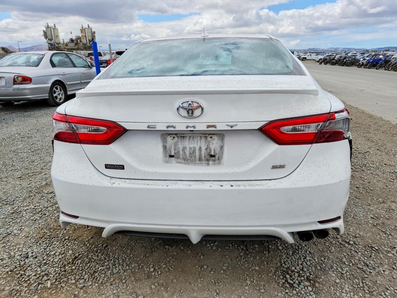 2020 Toyota Camry Se - Фото 6