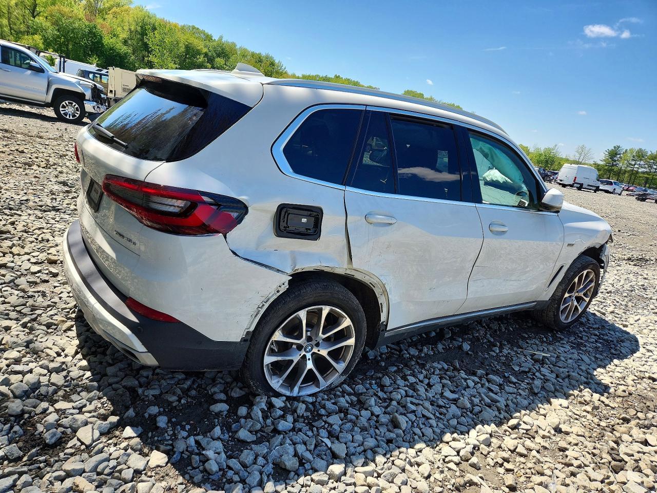 2023 BMW X5 xDrive45E - Image 3