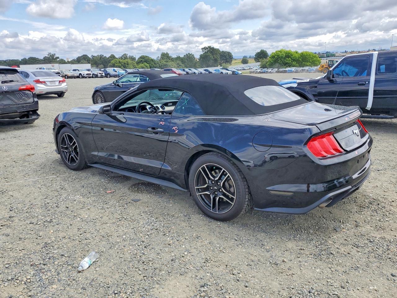 2022 Ford Mustang - Фото 2