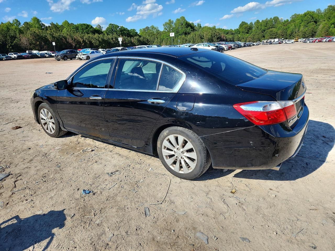 2015 Honda Accord Touring - Image 2