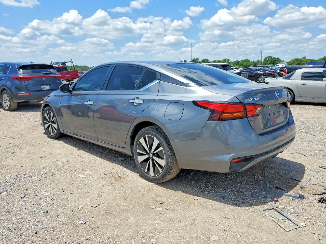 2021 Nissan Altima Sv - Image 2