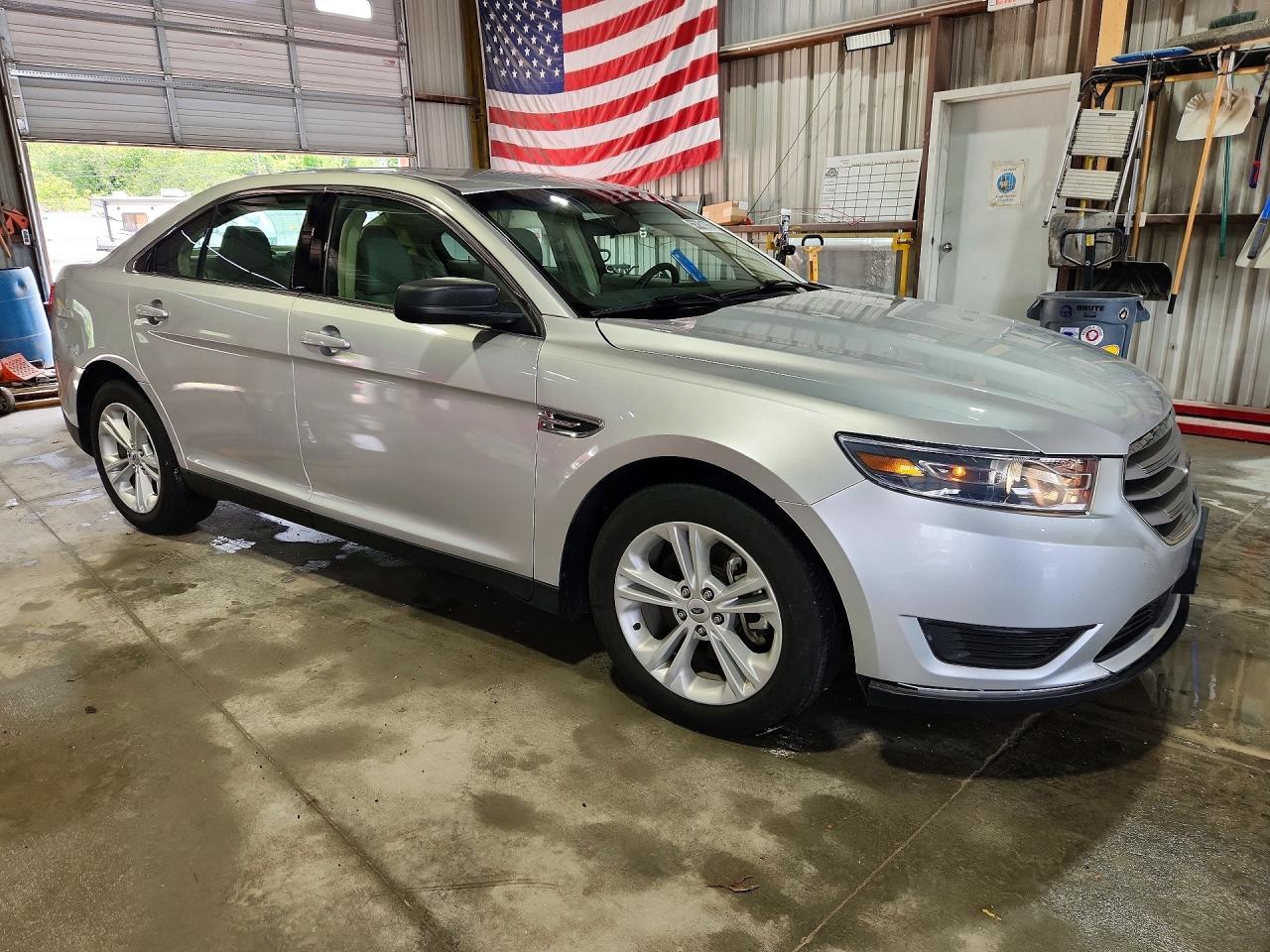 2018 Ford Taurus Se - Image 4