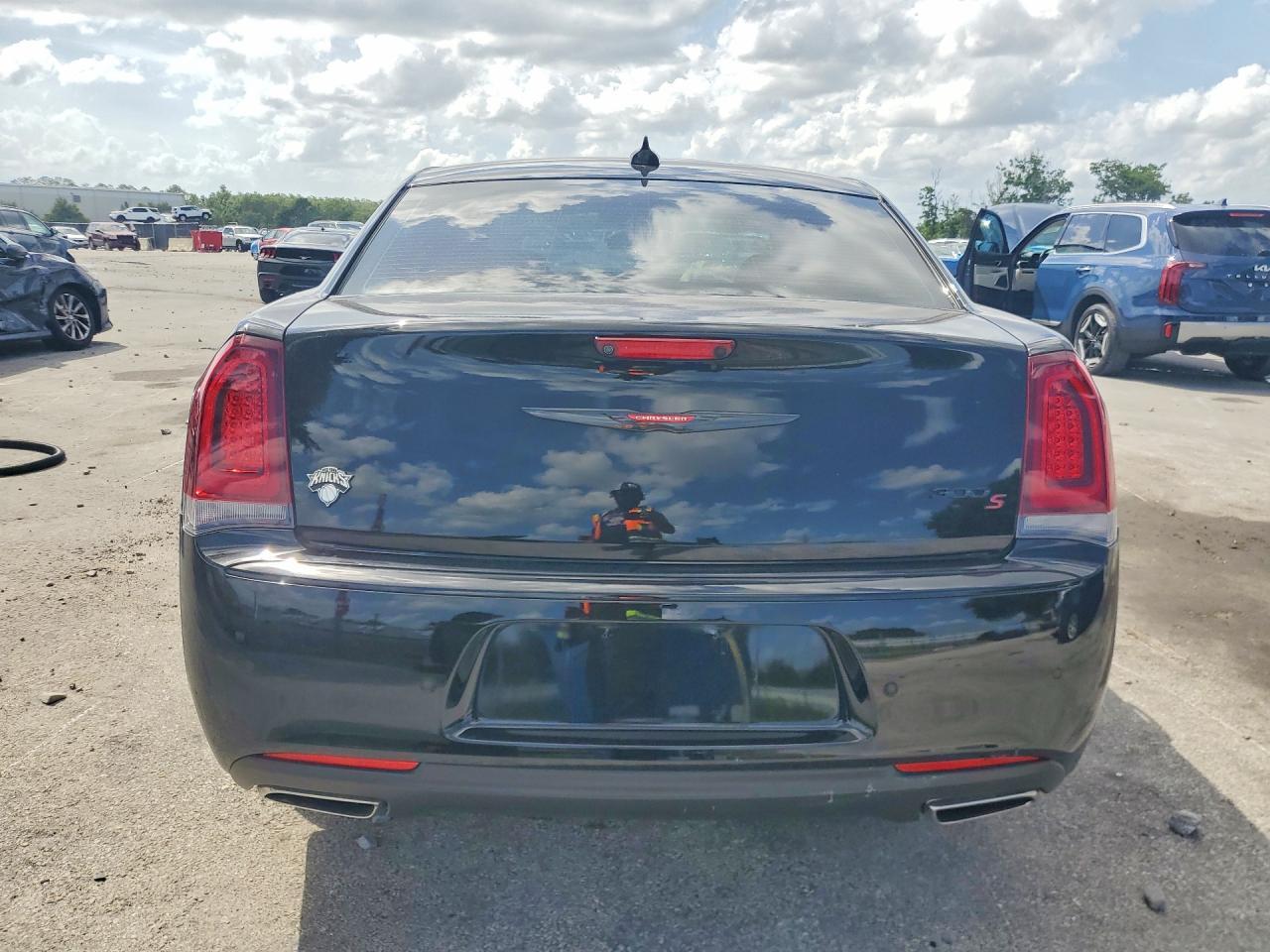 2023 Chrysler 300 S - Фото 6