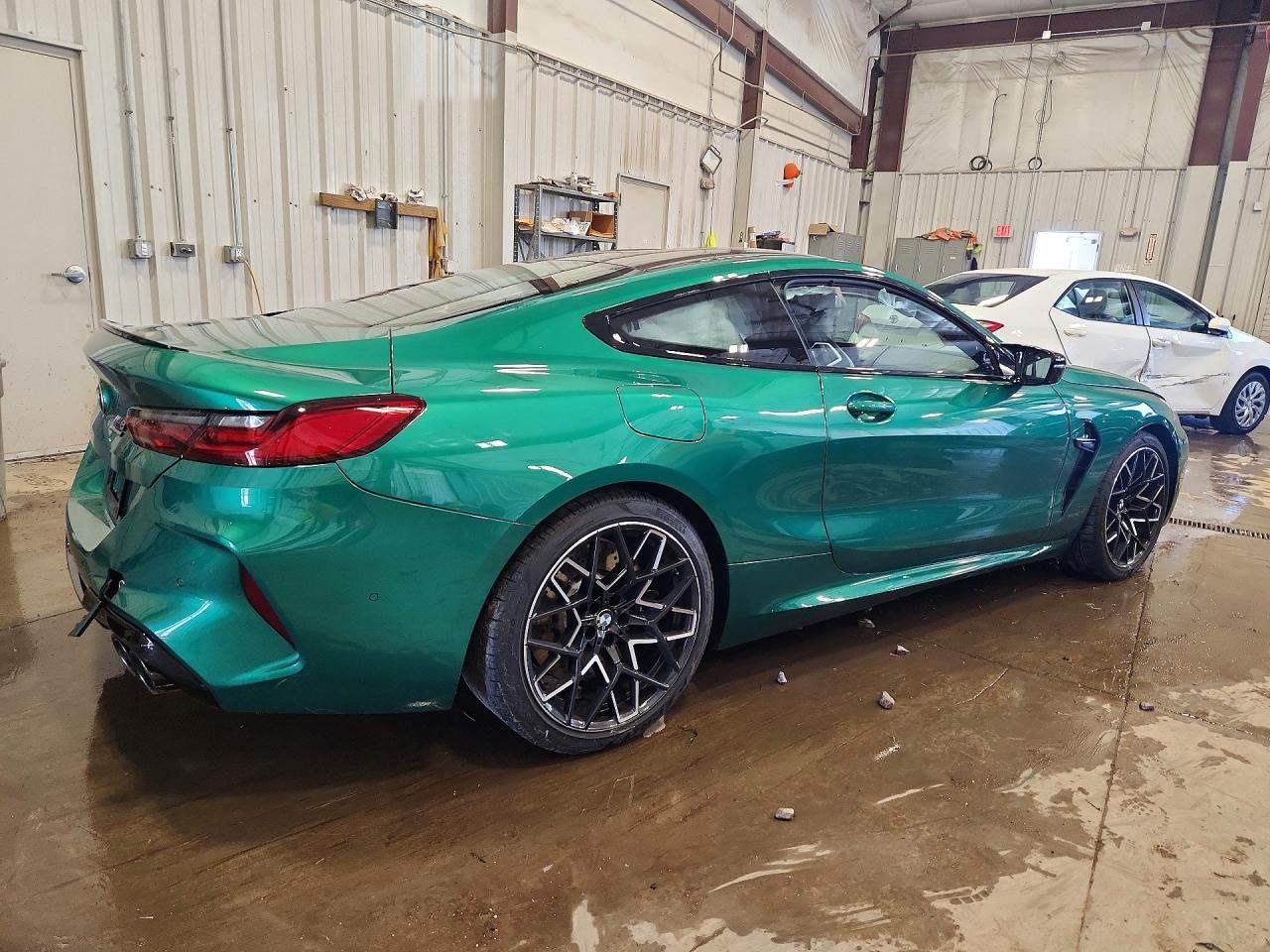 2024 BMW M8 - Фото 3