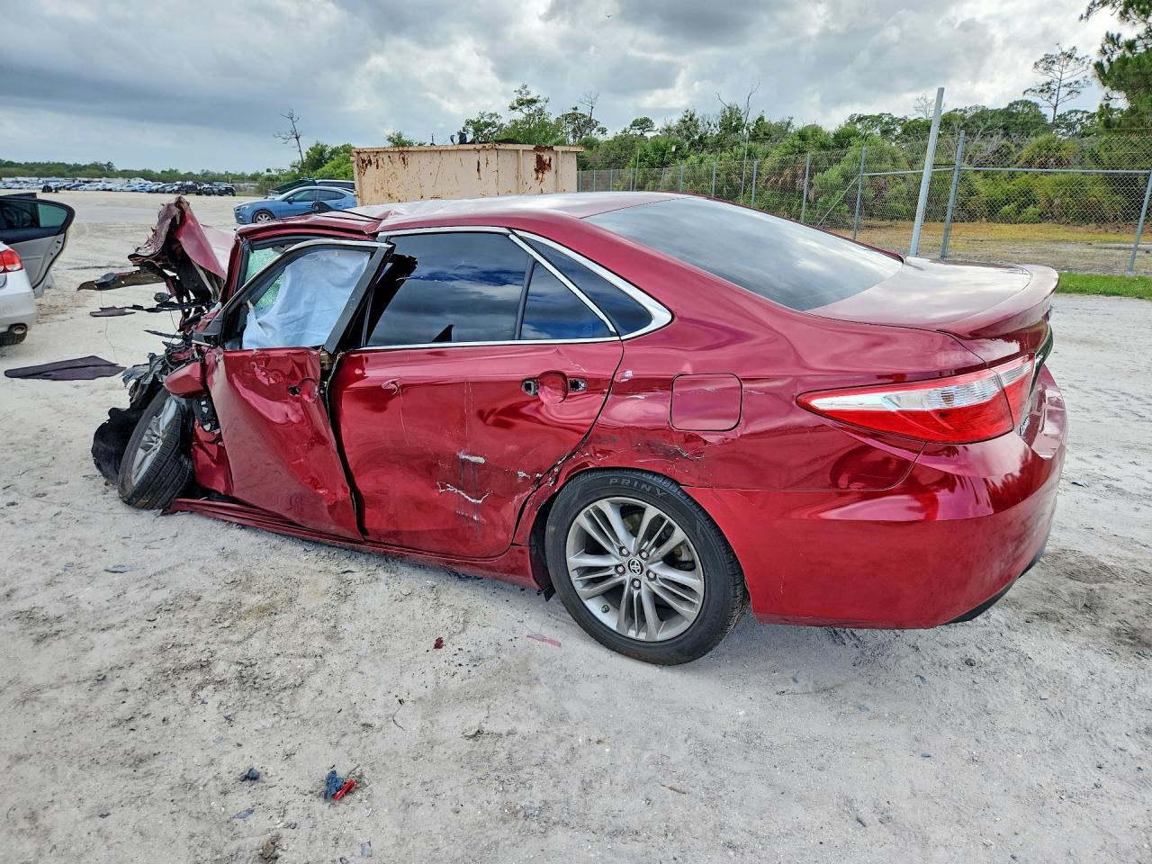 2017 Toyota Camry Se - Фото 2