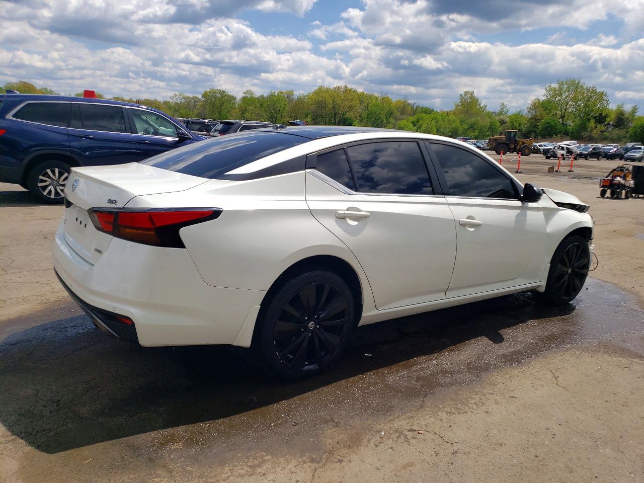 2020 Nissan Altima Sr - Фото 3
