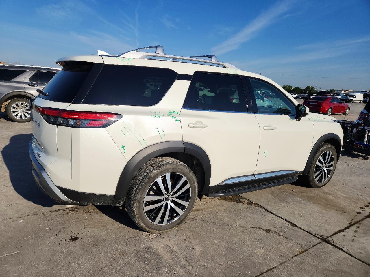 2023 Nissan Pathfinder Platinum - Фото 3