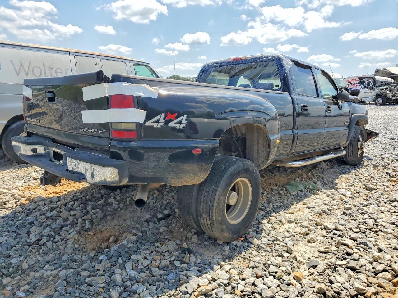 2004 Chevrolet Silverado K3500 - Image 3