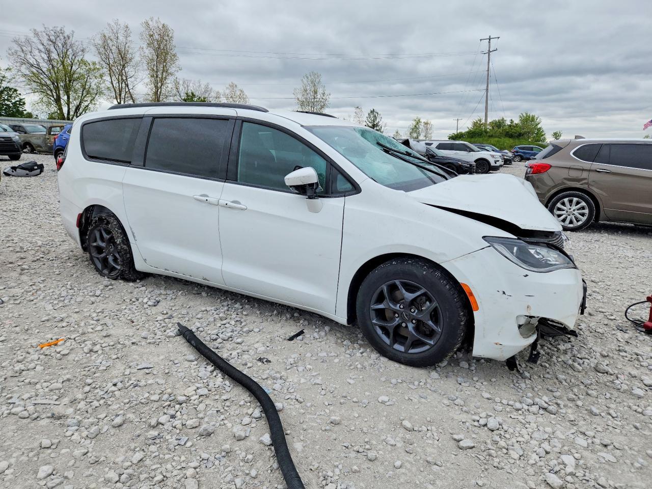 2018 Chrysler Pacifica Touring L - Фото 4