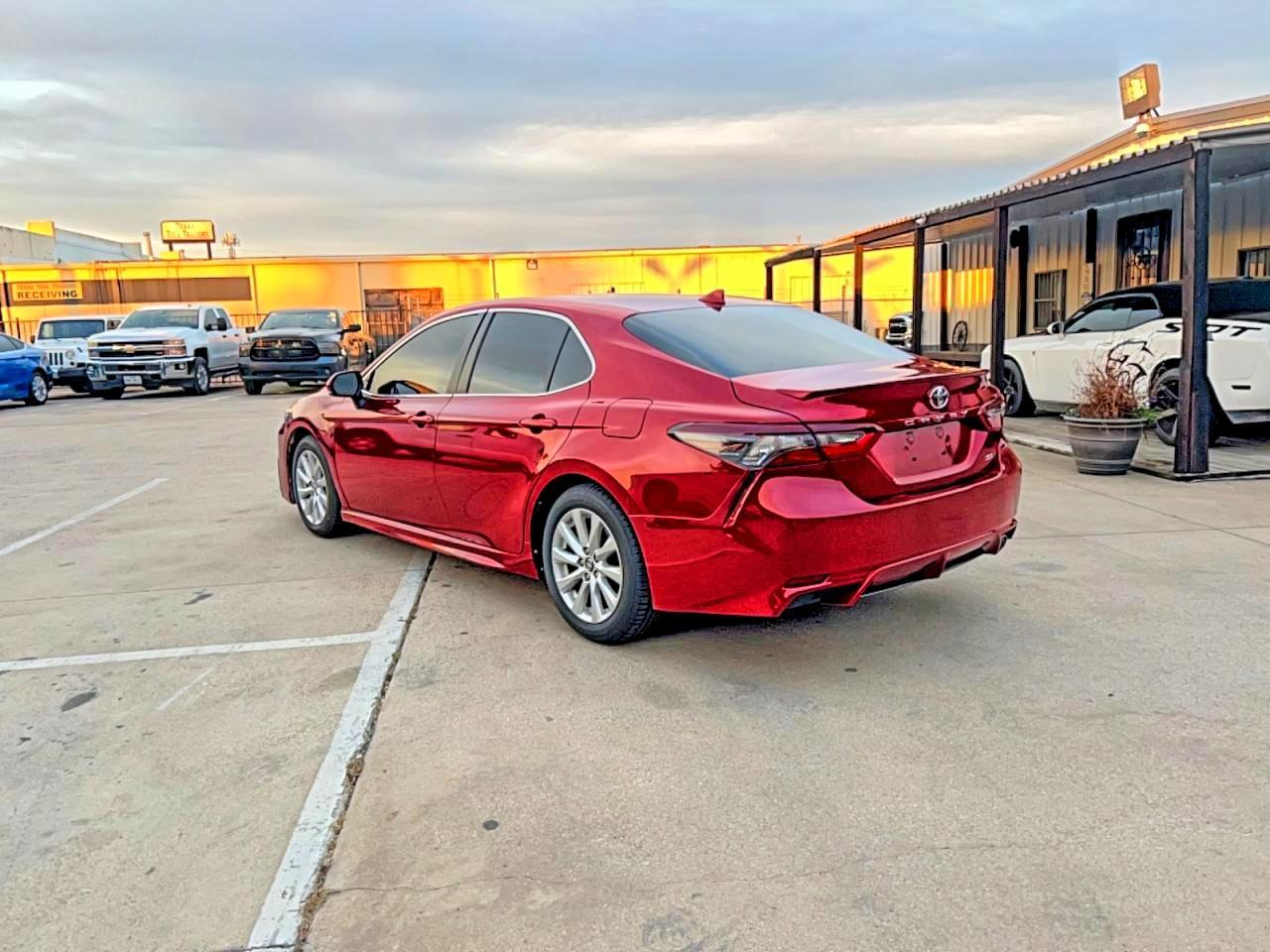 2021 Toyota Camry Se - Фото 3