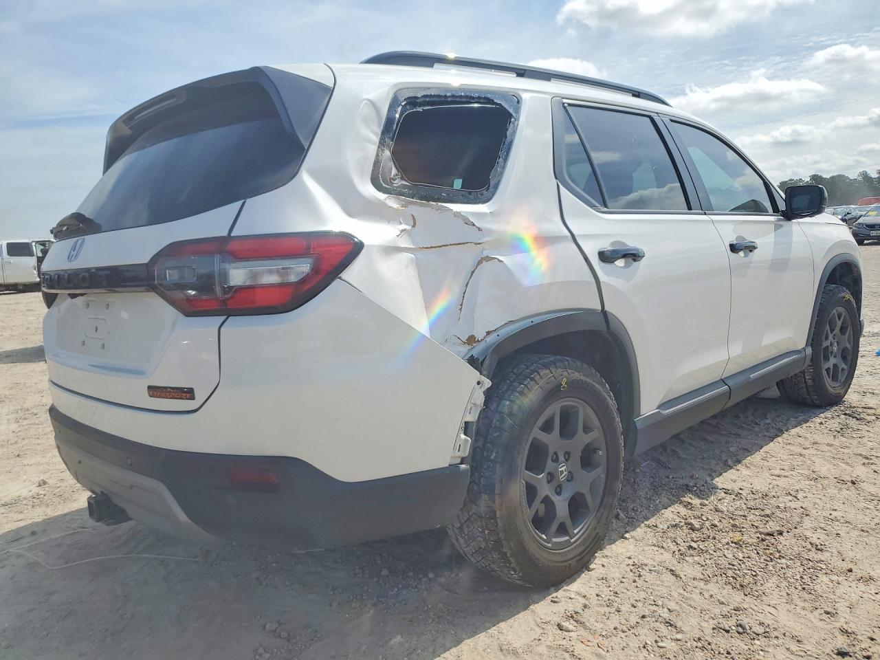 2025 Honda Pilot Trailsport - Image 3