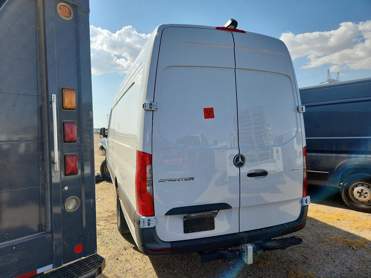 2025 Mercedes Benz Sprinter 2500 Delivery Van - Фото 3