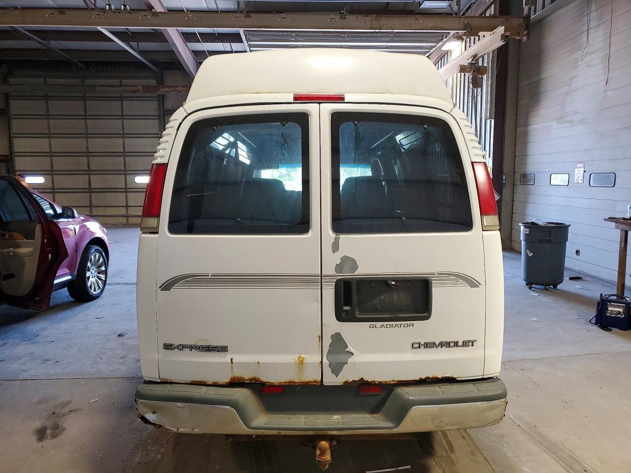 1999 Chevrolet Express Delivery Van - Фото 6