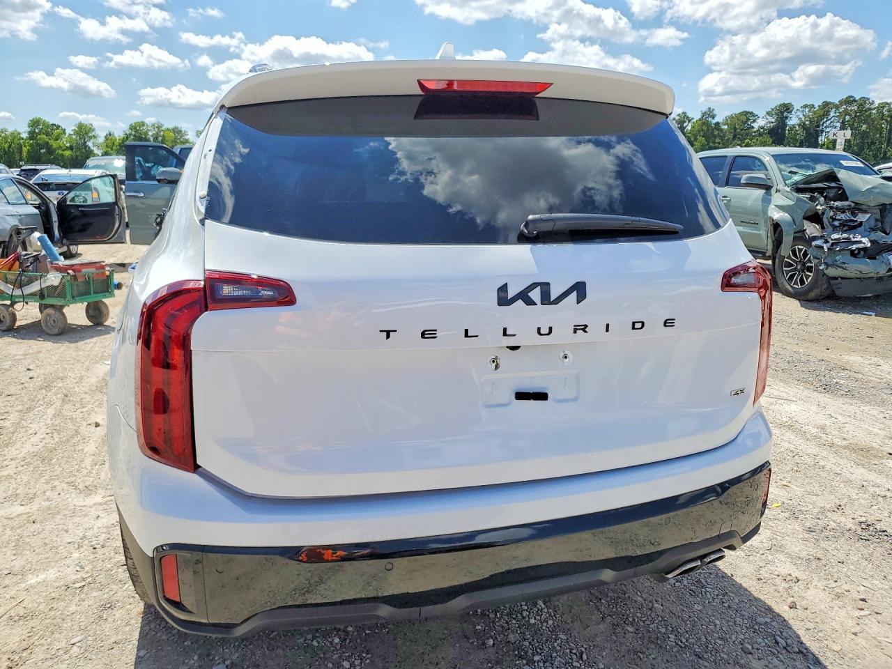 2025 Kia Telluride S - Image 6