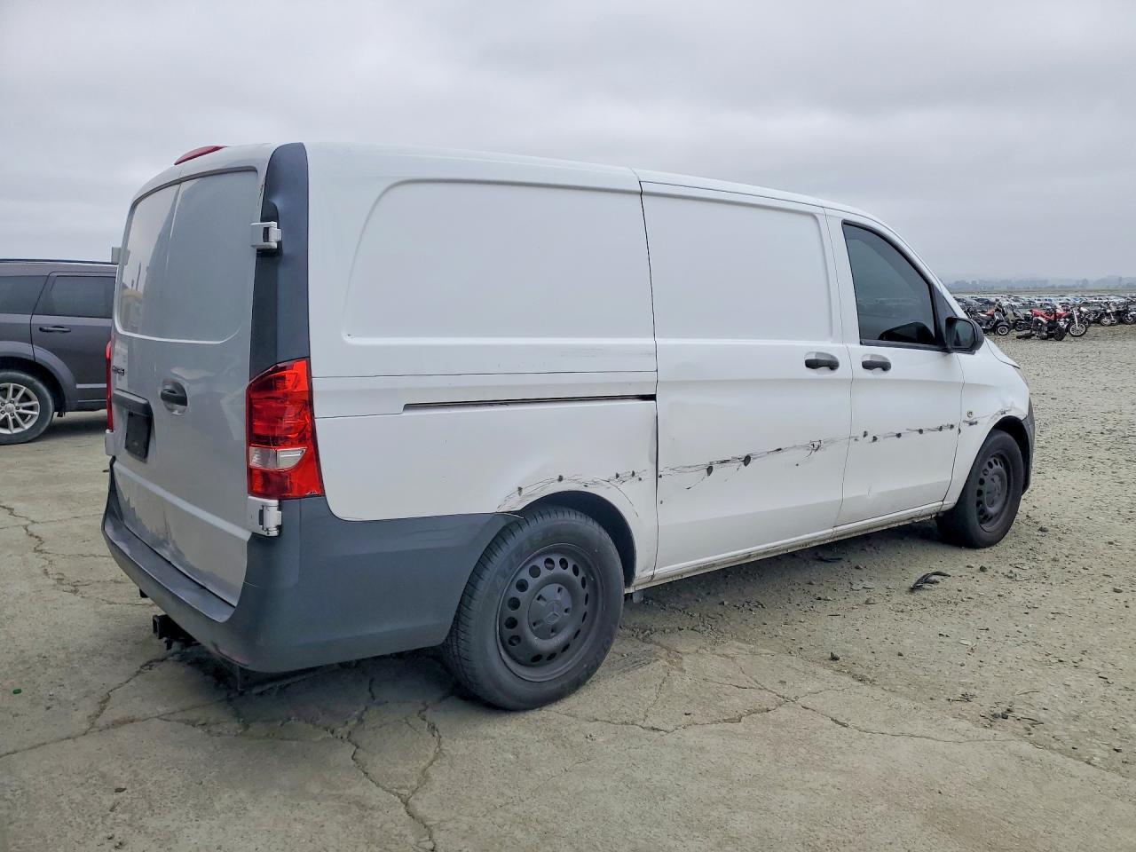 2017 Mercedes Benz Metris Delivery Van - Фото 3