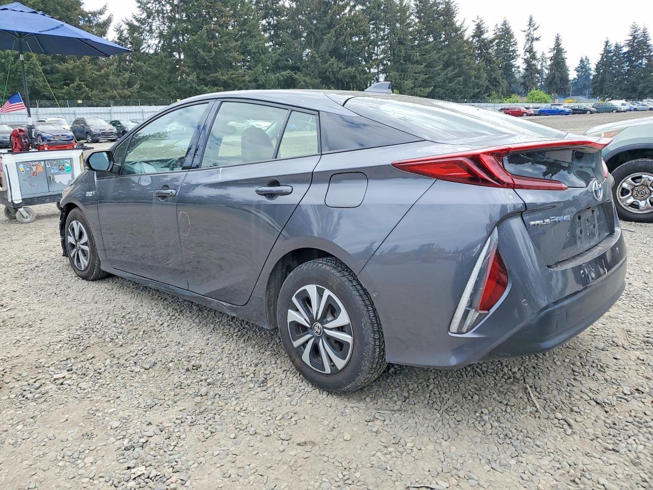 2017 Toyota Prius Prime Advanced - Image 2