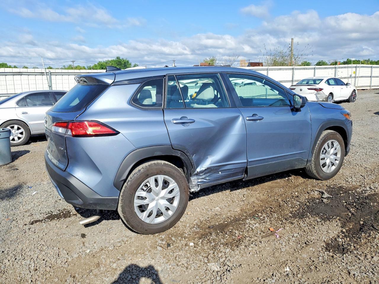 2023 Toyota Corolla Cross L - Фото 3