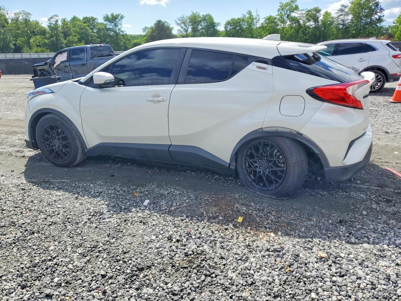 2019 Toyota C-Hr Le - Image 2