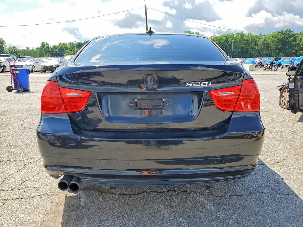 2011 BMW 328 Xi Sulev - Image 6