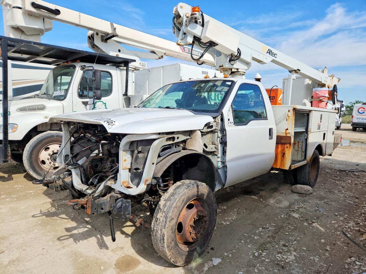 2013 Ford F450 Super Duty Bucket Truck - Фото 2