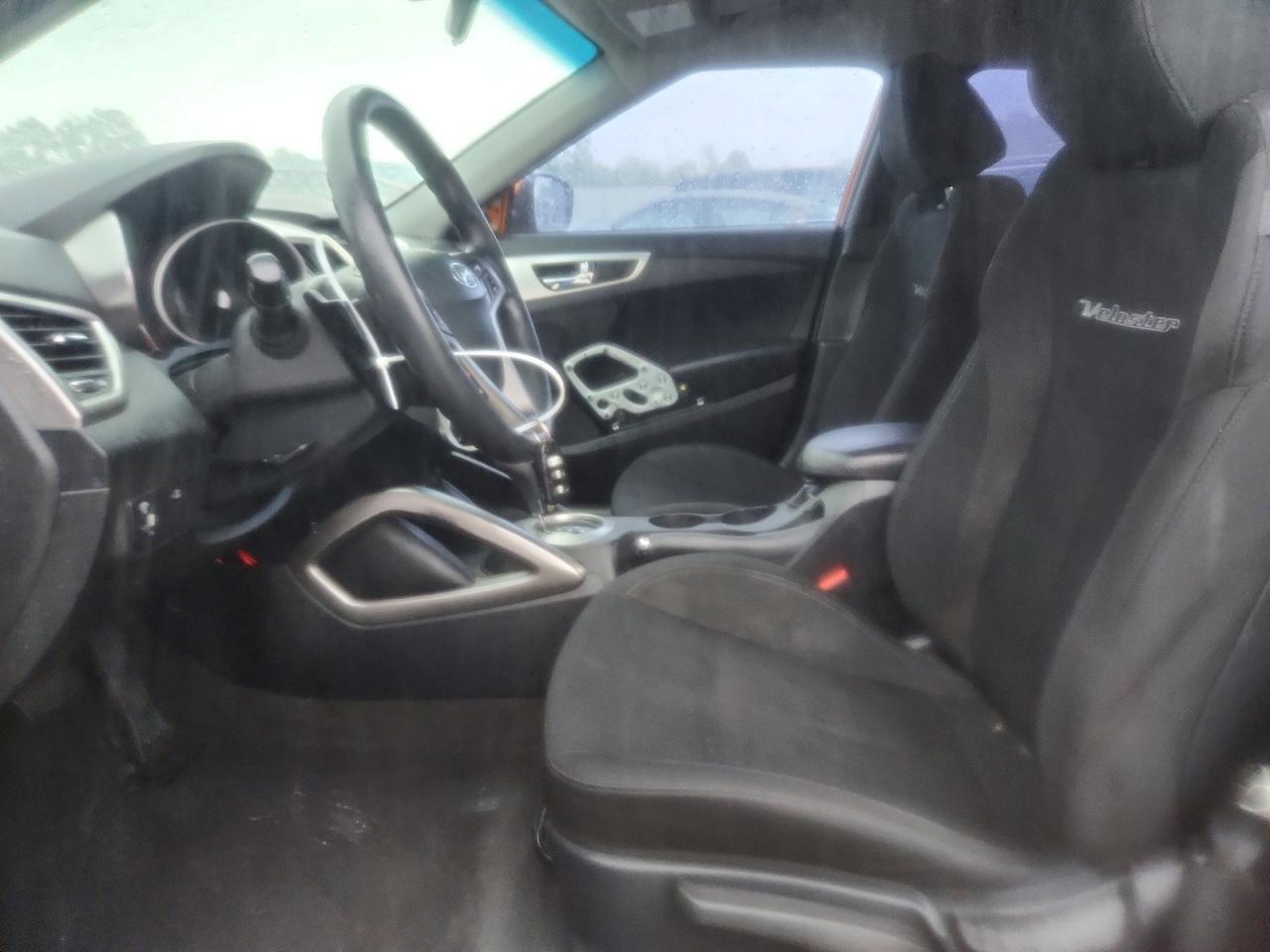 2016 Hyundai Veloster Base - Image 7