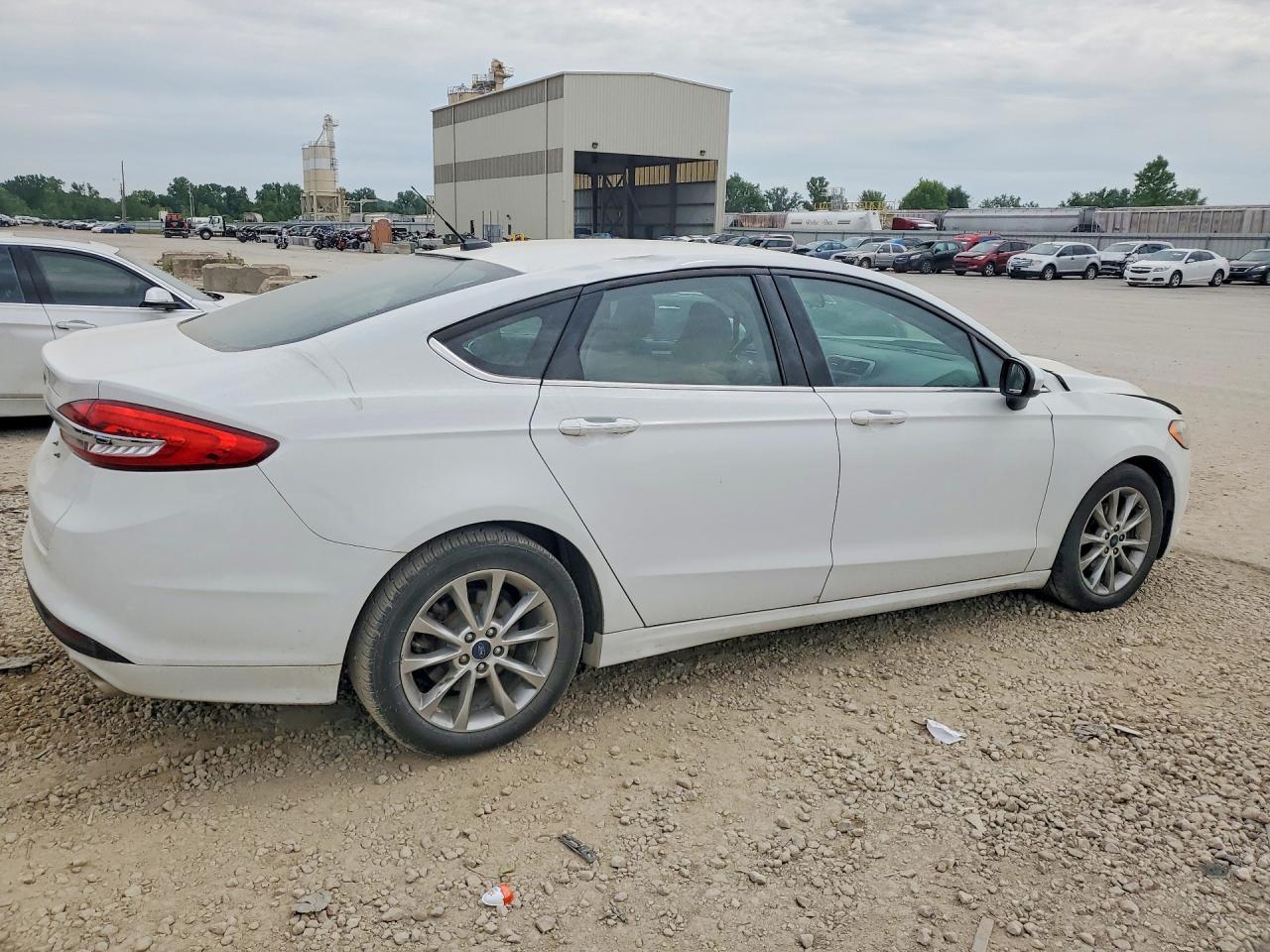 2017 Ford Fusion S - Фото 3