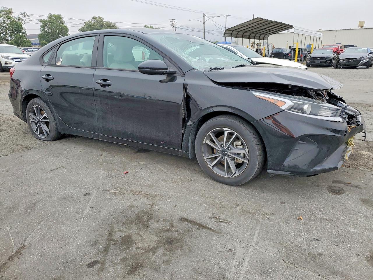 2022 Kia Forte Lxs - Фото 4