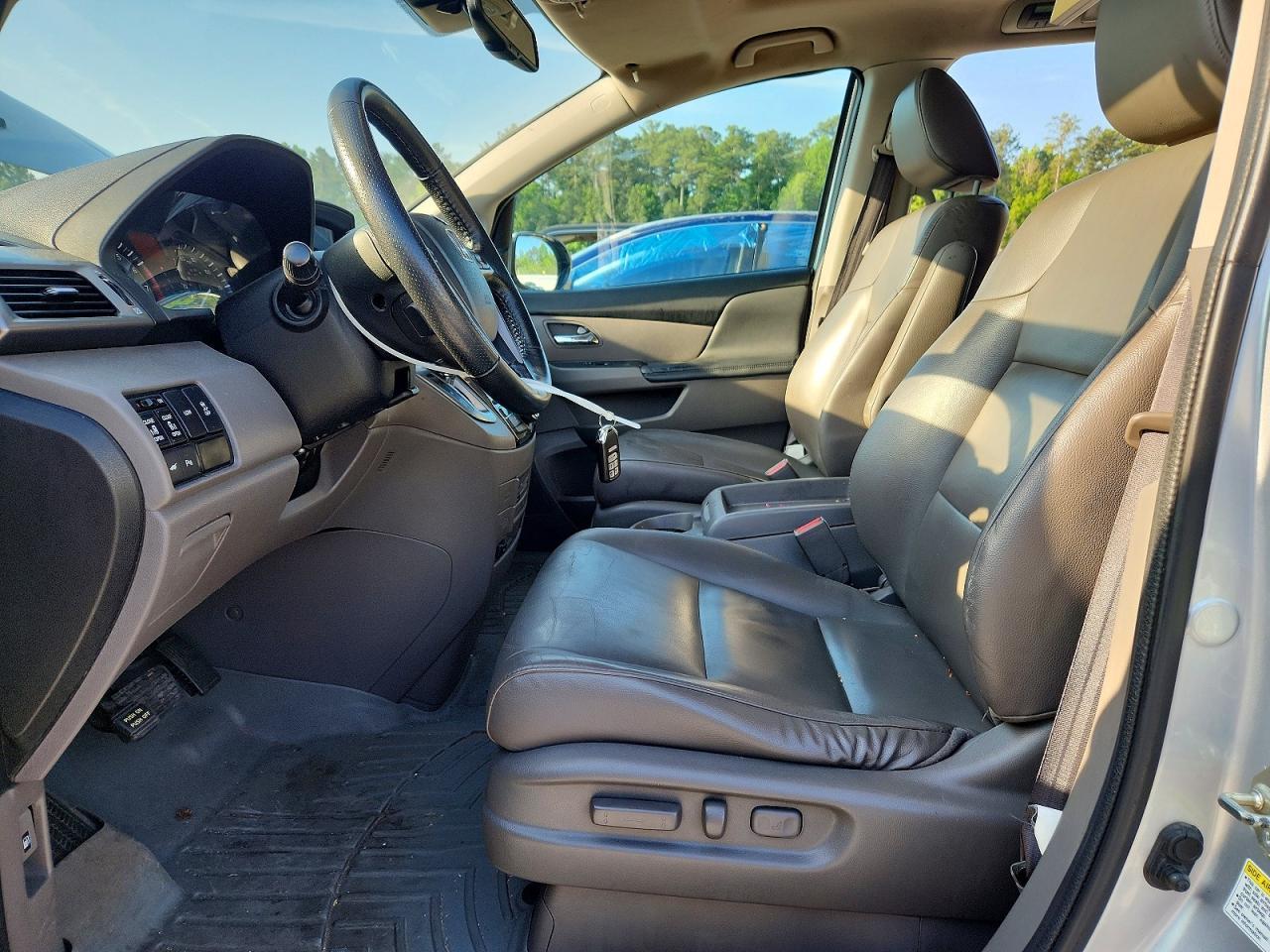 2015 Honda Odyssey Touring - Image 7