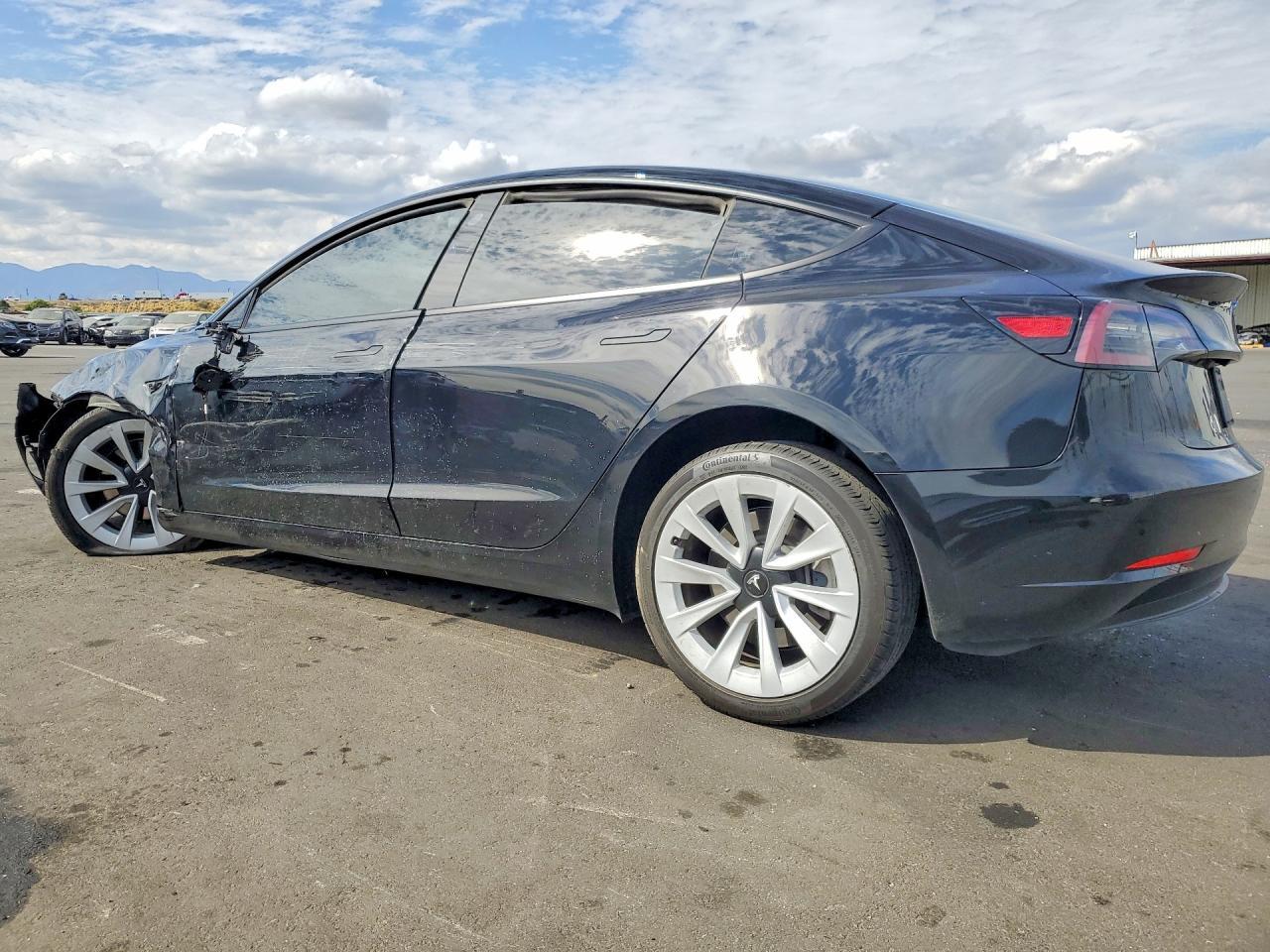2023 Tesla Model 3 - Фото 2