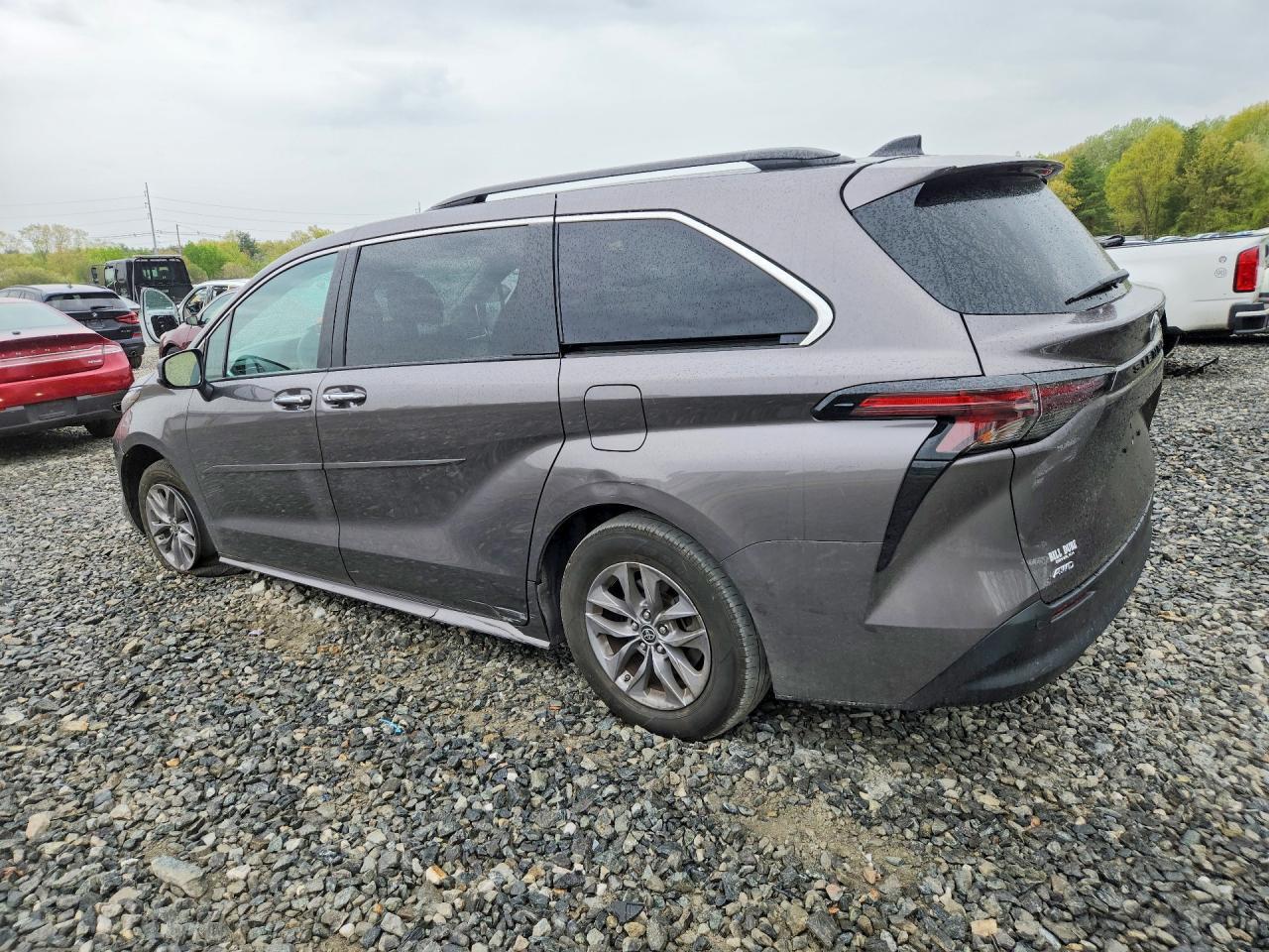 2023 Toyota Sienna Xle - Фото 2
