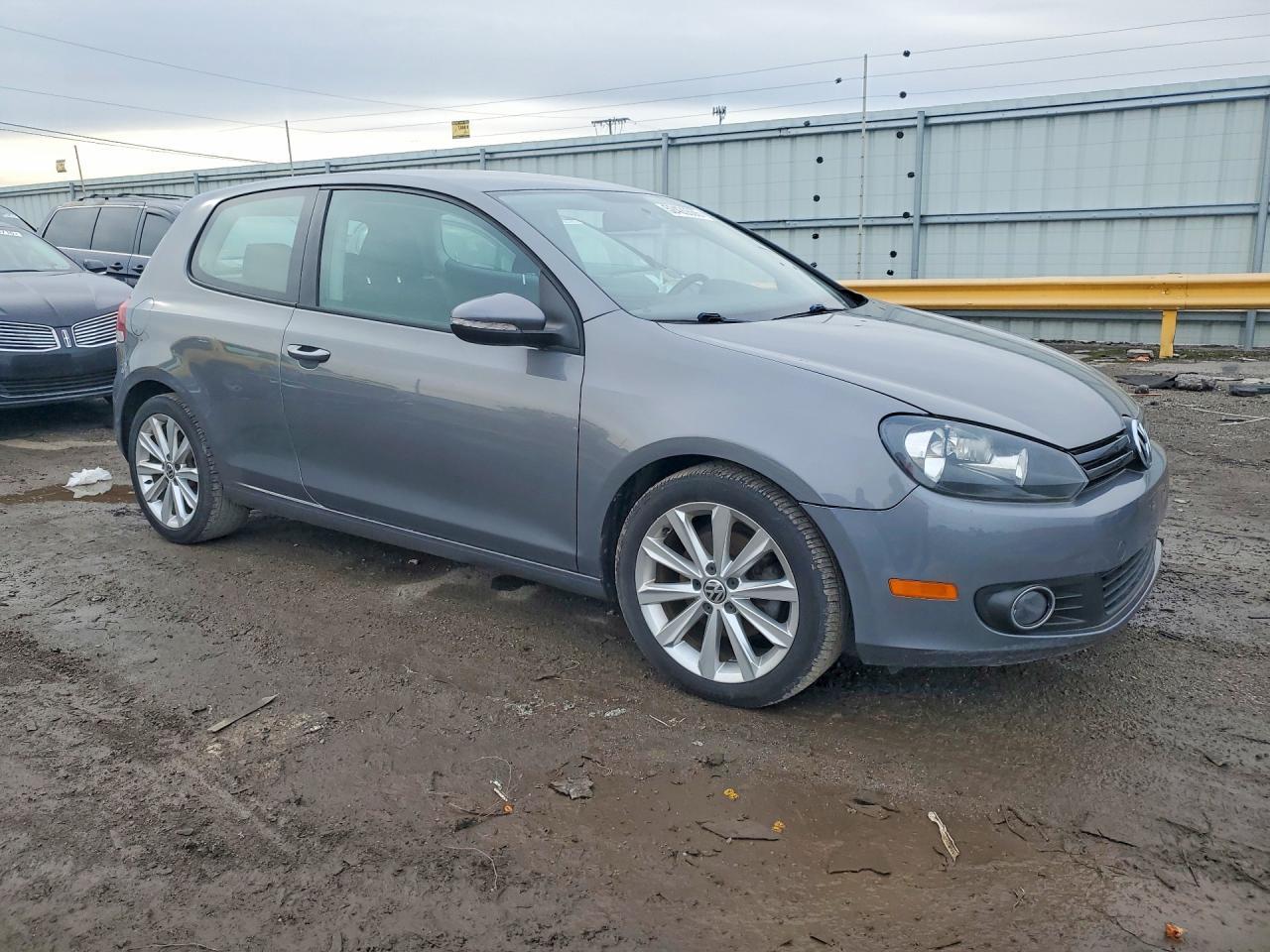 2013 Volkswagen Golf - Image 4