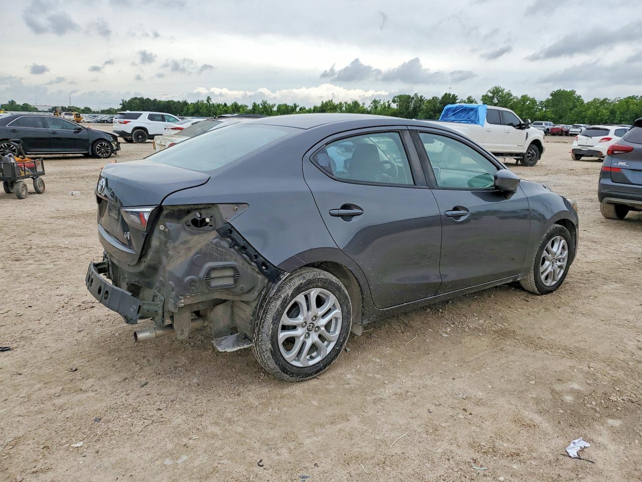 2017 Toyota Yaris Ia Base - Image 3