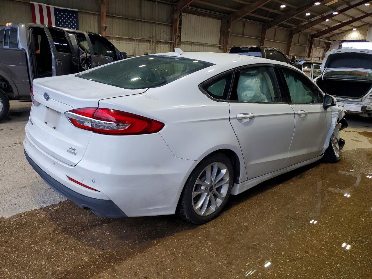 2019 Ford Fusion Se - Image 3