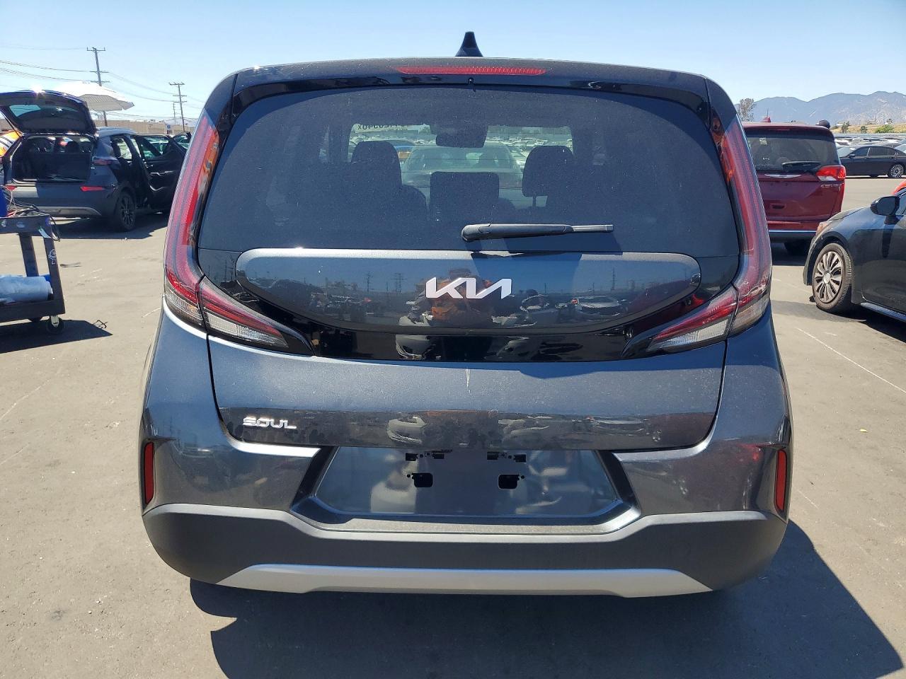 2025 Kia Soul Lx - Image 6