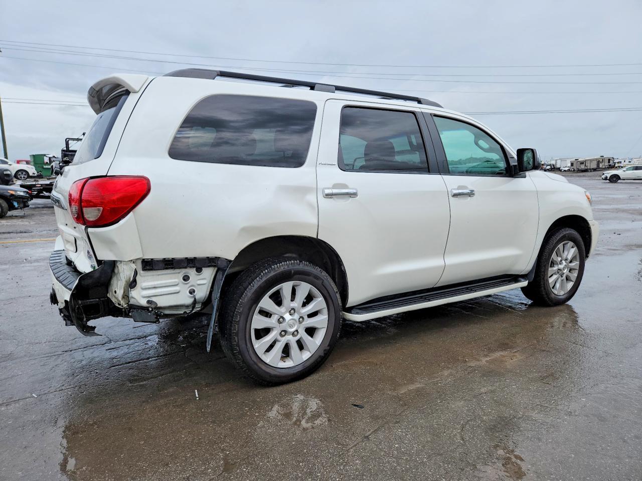 2017 Toyota Sequoia Platinum - Image 3