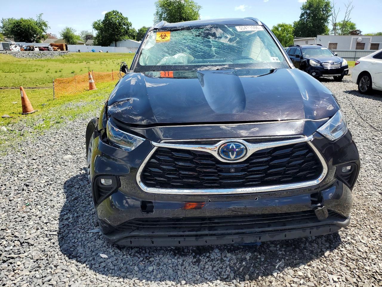 2021 Toyota Highlander Hybrid Platinum - Image 5
