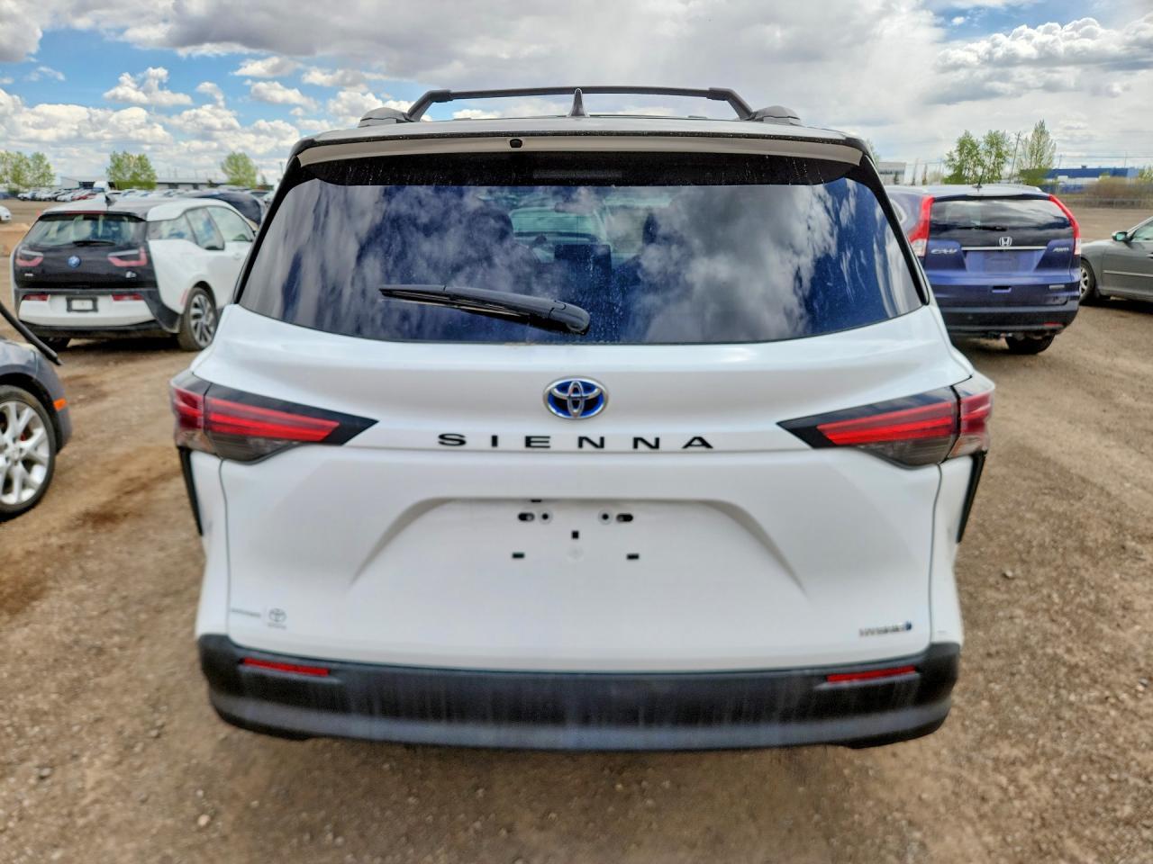 2022 Toyota Sienna - Image 6